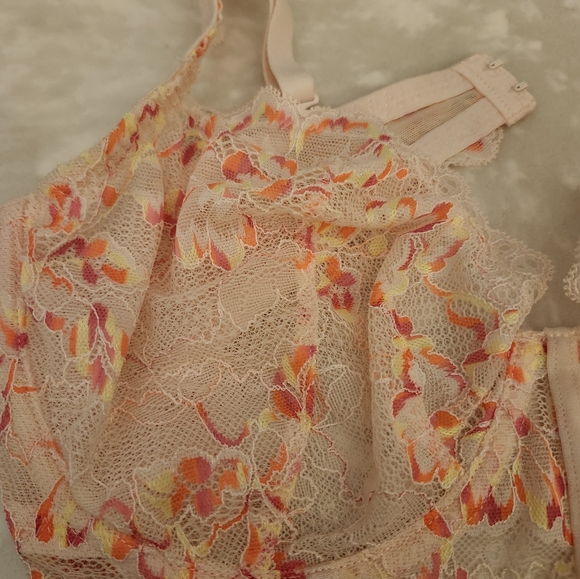 ( SOLD  ) La Senza bra - Picture 2 of 3